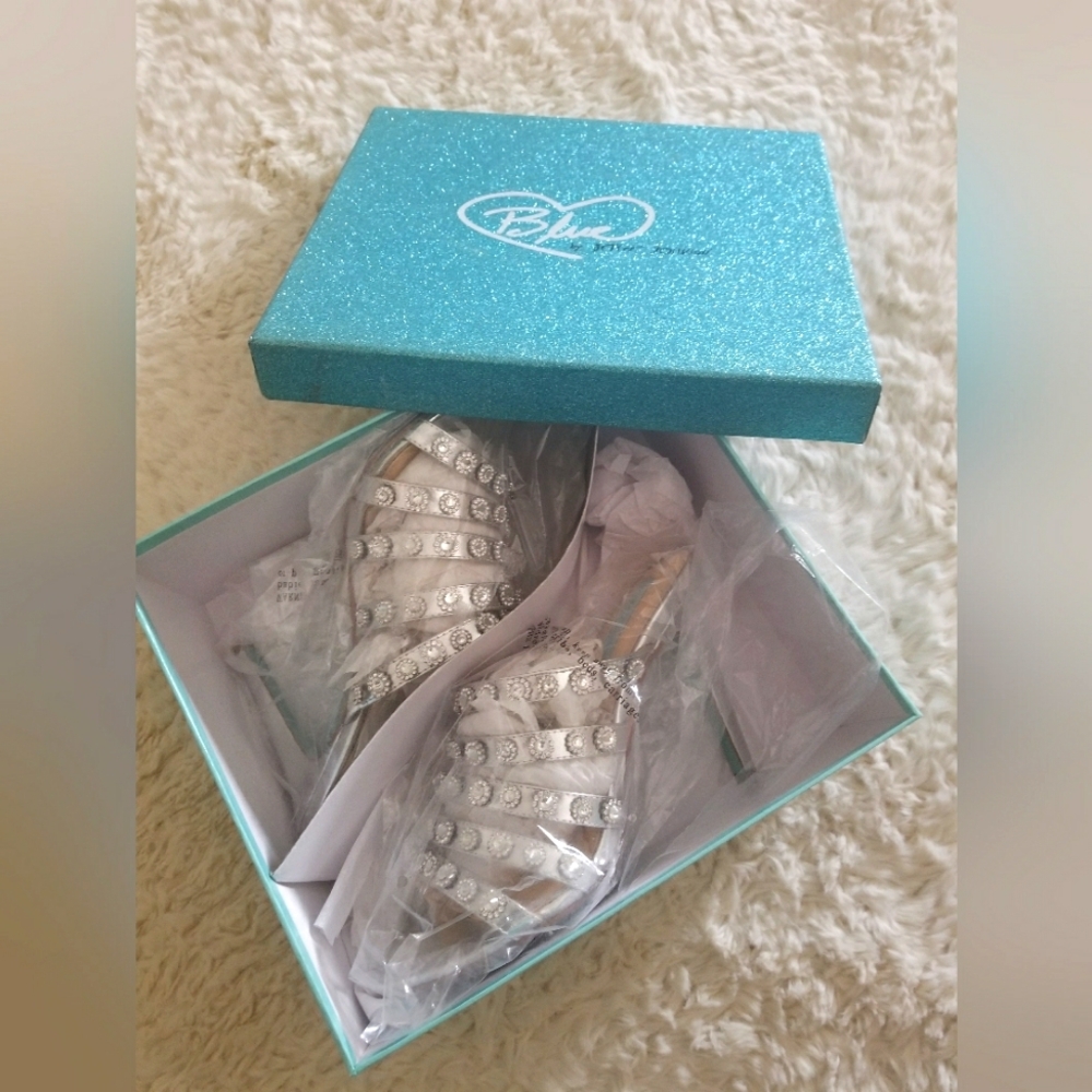 Blue by Betsey Johnson Silver heels - Picture 5 of 5